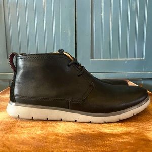 Mens size 7 UGG chukka boots. Black leather.